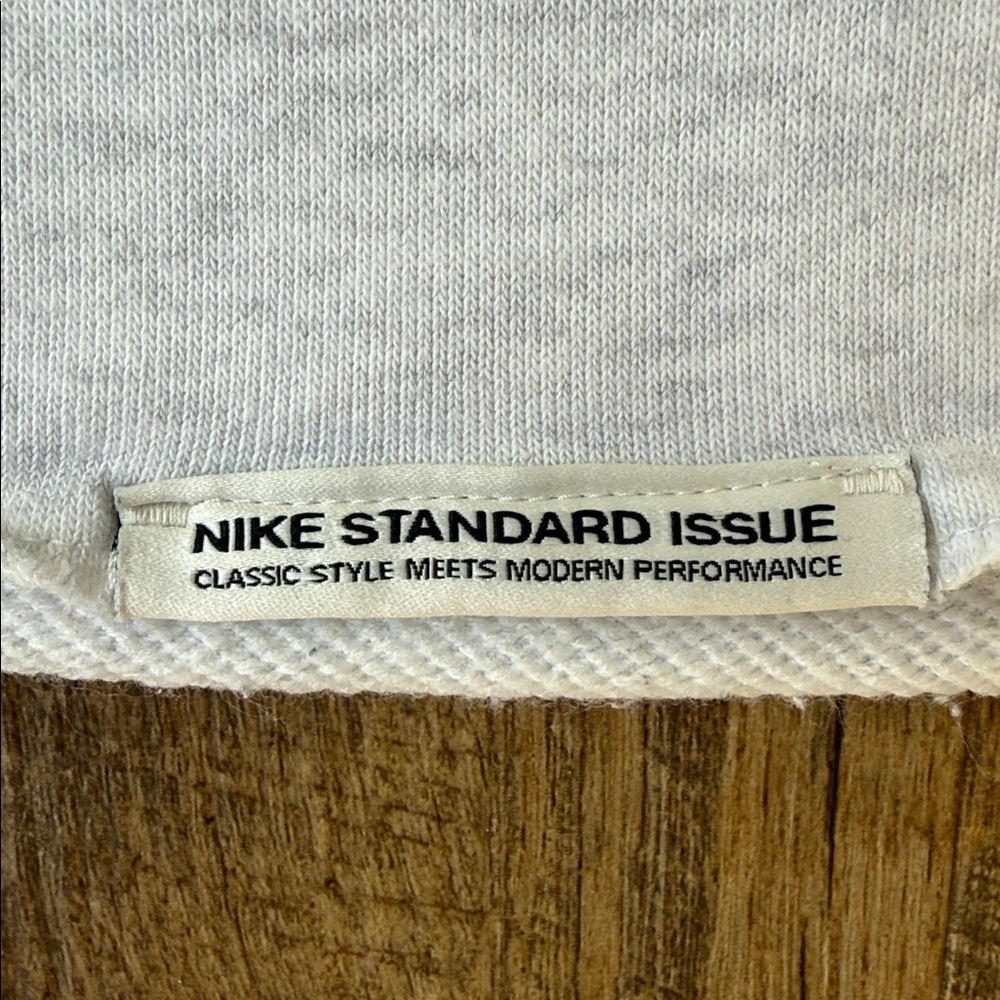 Nike Standard Issue Queen of Courts Fleece Basketball Gray Top Size Small - Picture 7 of 14